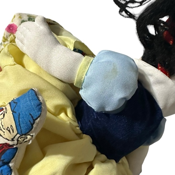 Almas Designs Snow White Dwarfs /Witch Flip Doll Comes With 5 Plush Dwarfs - Picture 4 of 9